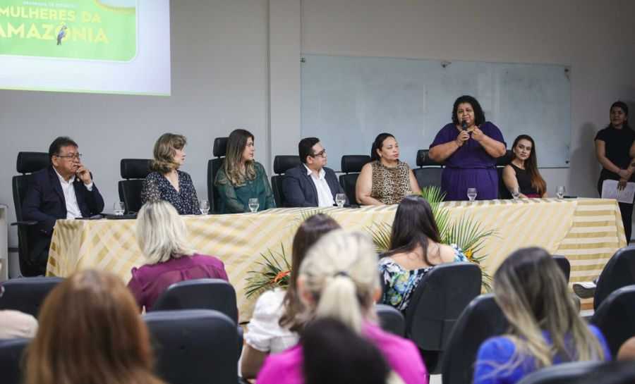 Equipe do programa de extensão Mulheres da Amazônia apresenta resultados de ações desenvolvida no Acre